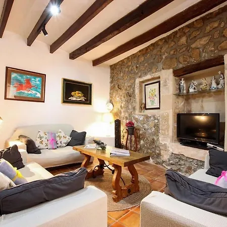 Traditional 3-bedroom Semi-detached House With Pool Located In The Historic Town Center By Renthousing Pollenca