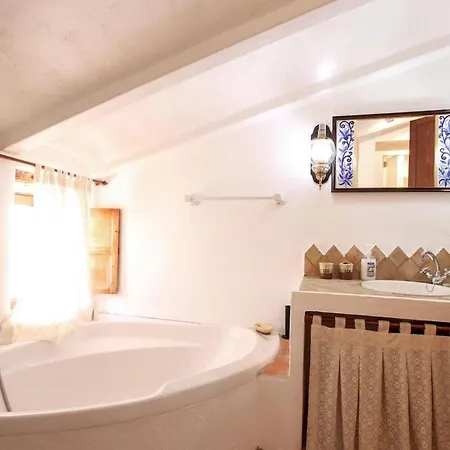 Traditional 3-bedroom Semi-detached House With Pool Located In The Historic Town Center By Renthousing