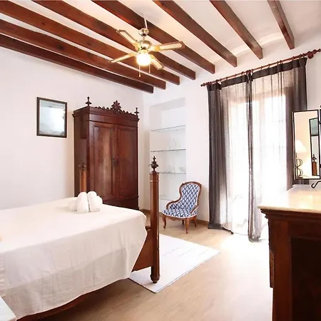 Traditional 3-bedroom Semi-detached House With Pool Located In The Historic Town Center By Renthousing Holiday home Pollenca