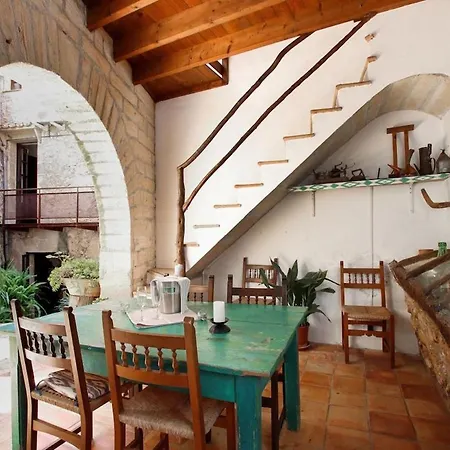 Traditional 3-bedroom Semi-detached House With Pool Located In The Historic Town Center By Renthousing