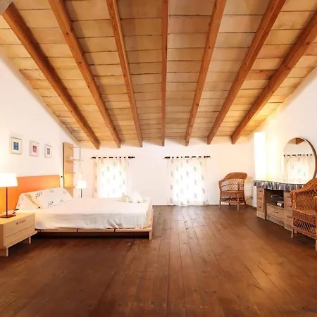 Traditional 3-bedroom Semi-detached House With Pool Located In The Historic Town Center By Renthousing Сasa de vacaciones *