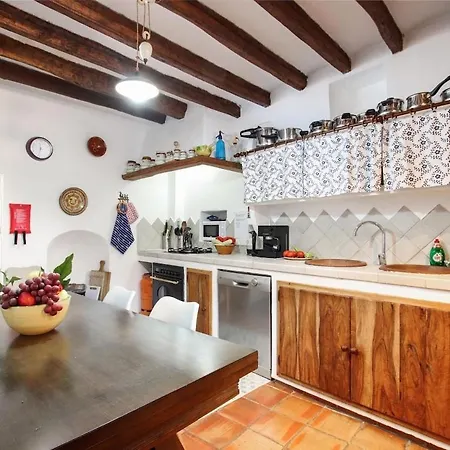 Сasa de vacaciones Traditional 3-bedroom Semi-detached House With Pool Located In The Historic Town Center By Renthousing Pollensa