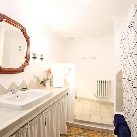 Traditional 3-bedroom Semi-detached House With Pool Located In The Historic Town Center By Renthousing Pollensa